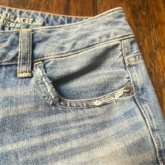 AMERICAN EAGLE Boy Friend Jean Ripped & Destroyed Light Wash Jeans - Picture 5 of 15